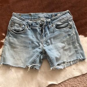 Cut off shorts